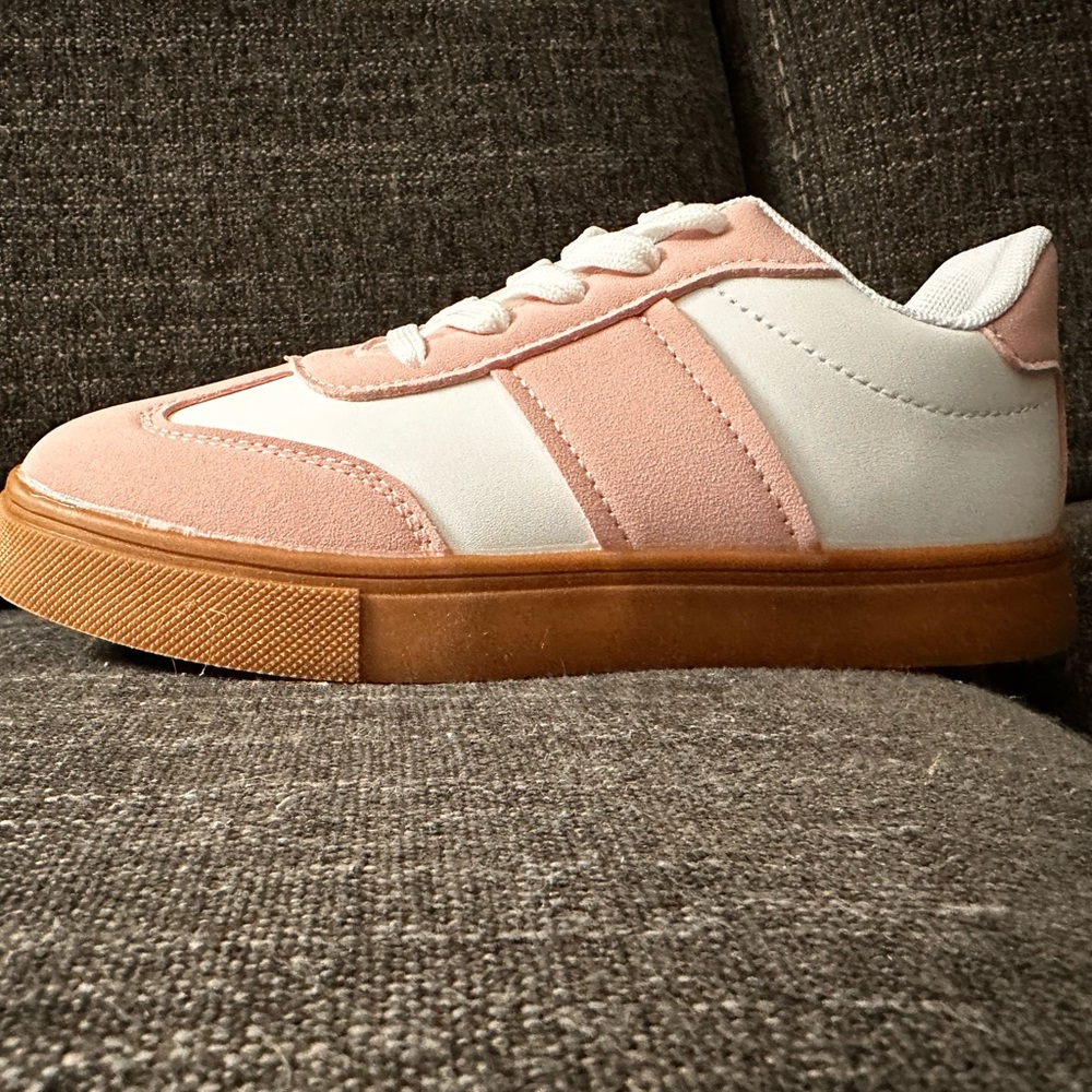 Girls size 2 tenn shoes